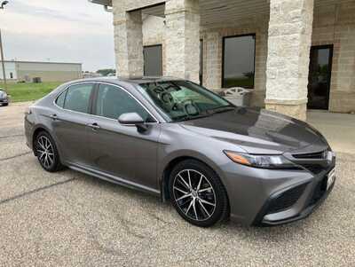 2021 Toyota Camry, $17995. Photo 1