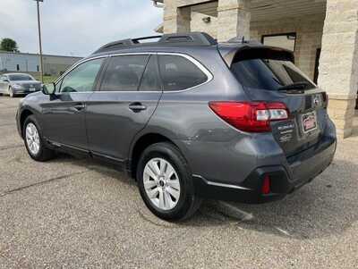 2018 Subaru Outback, $10795. Photo 4