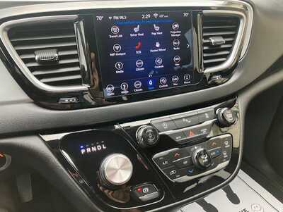 2018 Chrysler Pacifica, $11795. Photo 10