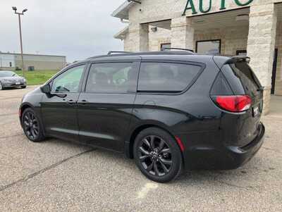 2018 Chrysler Pacifica, $11795. Photo 4