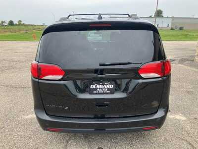 2018 Chrysler Pacifica, $11795. Photo 8
