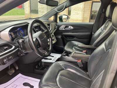 2018 Chrysler Pacifica, $11795. Photo 9