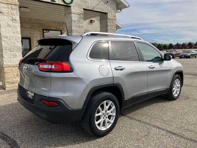 2017 Jeep Cherokee, $11395. Photo 2