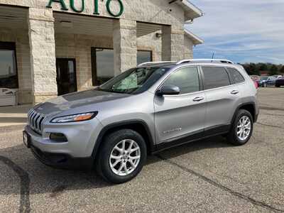2017 Jeep Cherokee, $11395. Photo 3