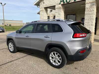 2017 Jeep Cherokee, $11395. Photo 4