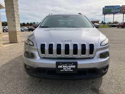 2017 Jeep Cherokee, $11395. Photo 5