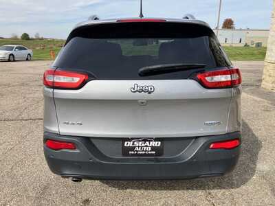 2017 Jeep Cherokee, $11395. Photo 6