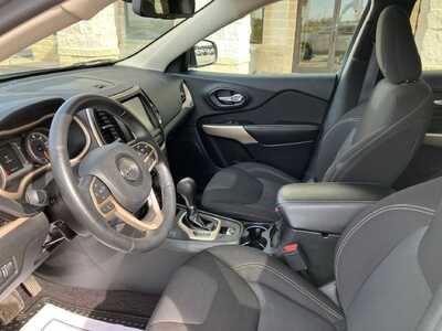 2017 Jeep Cherokee, $11395. Photo 7