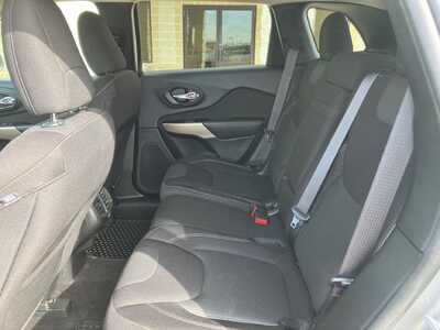 2017 Jeep Cherokee, $11395. Photo 9
