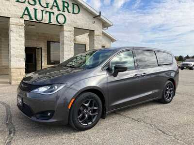 2019 Chrysler Pacifica, $10995. Photo 3