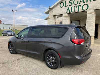 2019 Chrysler Pacifica, $10995. Photo 4