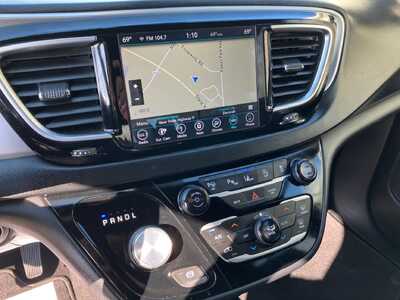 2019 Chrysler Pacifica, $10995. Photo 8