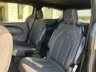 2019 Chrysler Pacifica, $10995. Photo 9