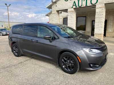2019 Chrysler Pacifica, $10995. Photo 1