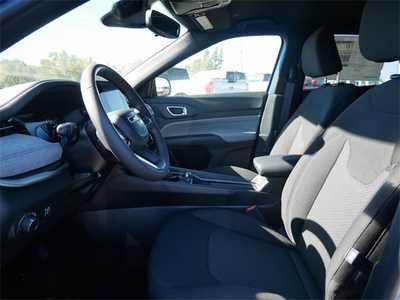 2025 Jeep Compass, $26987. Photo 7