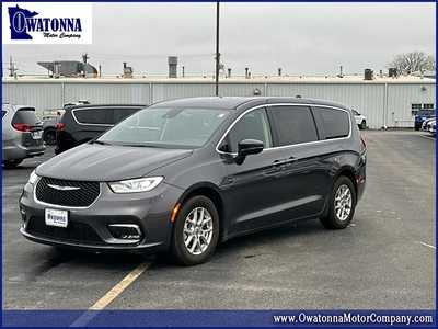 2023 Chrysler Pacifica, $23999. Photo 2