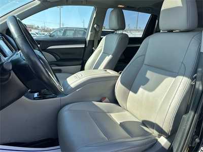 2019 Toyota Highlander, $26499. Photo 8