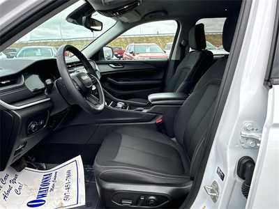 2023 Jeep Grand Cherokee, $28999. Photo 8