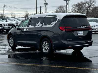 2023 Chrysler Pacifica, $23999. Photo 4