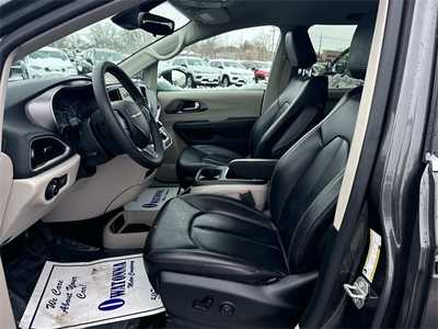 2023 Chrysler Pacifica, $23999. Photo 8