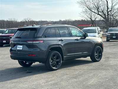 2025 Jeep Grand Cherokee, $49987. Photo 7