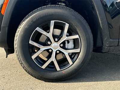 2025 Jeep Grand Cherokee, $42938. Photo 12