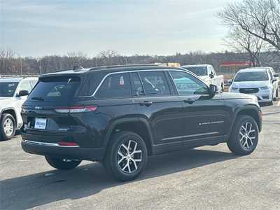 2025 Jeep Grand Cherokee, $42938. Photo 7