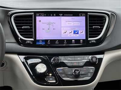 2023 Chrysler Pacifica, $23499. Photo 10