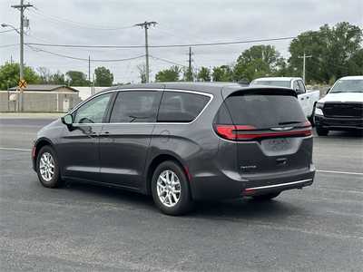 2023 Chrysler Pacifica, $23499. Photo 3