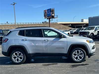 2025 Jeep Compass, $31388. Photo 11