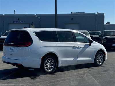2025 Chrysler Pacifica, $39989. Photo 10
