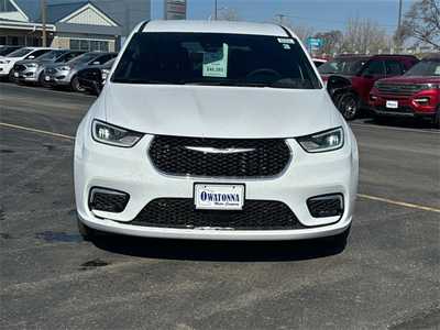2025 Chrysler Pacifica, $39989. Photo 2