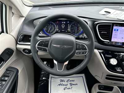 2023 Chrysler Pacifica, $23999. Photo 12