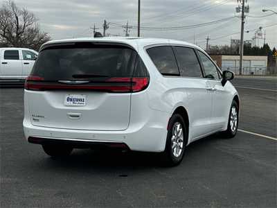 2023 Chrysler Pacifica, $23999. Photo 5