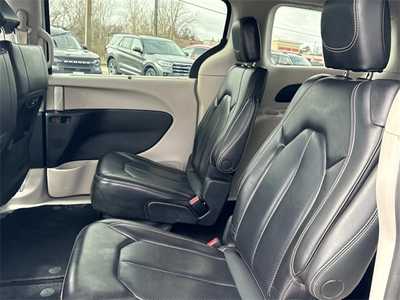 2023 Chrysler Pacifica, $23999. Photo 10
