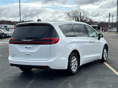 2023 Chrysler Pacifica, $23999. Photo 5