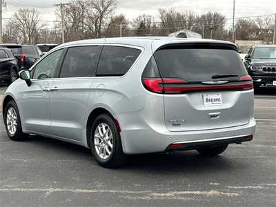 2023 Chrysler Pacifica, $23999. Photo 4