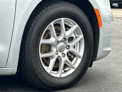 2023 Chrysler Pacifica, $23999. Photo 7