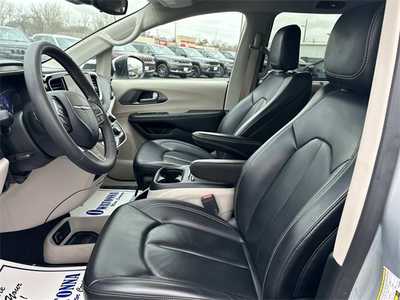 2023 Chrysler Pacifica, $23999. Photo 8