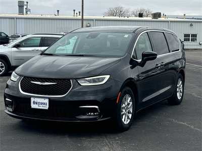 2023 Chrysler Pacifica, $23999. Photo 2