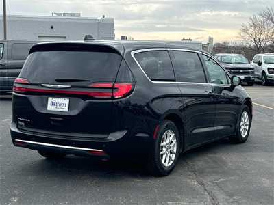 2023 Chrysler Pacifica, $23999. Photo 5