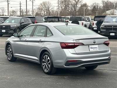 2024 Volkswagen Jetta, $19999. Photo 4
