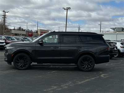 2025 Lincoln Navigator, $106555. Photo 5