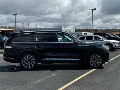2025 Lincoln Aviator, $56343. Photo 11