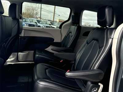 2023 Chrysler Pacifica, $23999. Photo 10