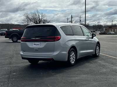 2023 Chrysler Pacifica, $23999. Photo 5