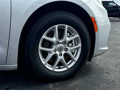2023 Chrysler Pacifica, $23999. Photo 7