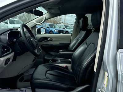 2023 Chrysler Pacifica, $23999. Photo 8