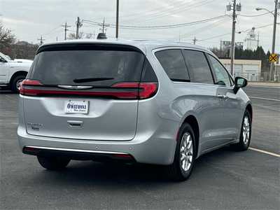 2023 Chrysler Pacifica, $23999. Photo 5