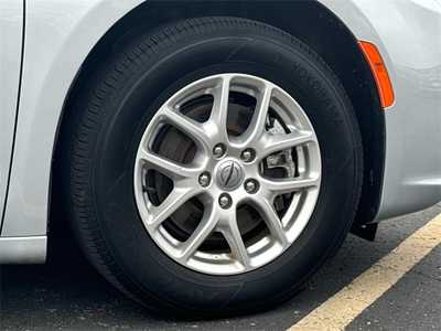 2023 Chrysler Pacifica, $23999. Photo 7